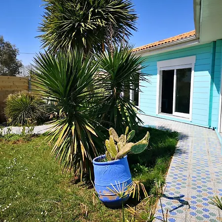 Holiday home Maison En Bois Atypique Audenge
